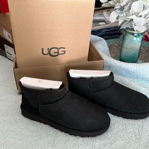 LIKE NEW UGG BOOTS